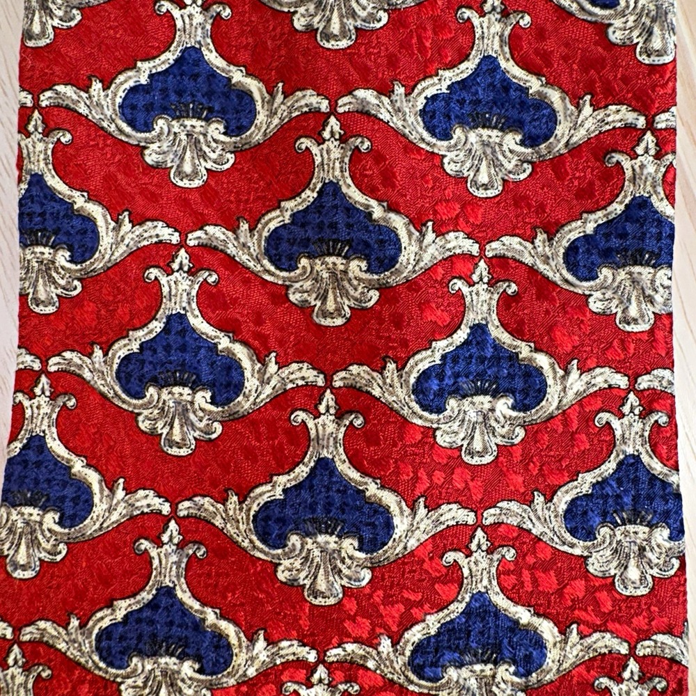 Robert Talbott Mens Red Blue Gold Crest Jacquard Silk Tie Best of Class Italy